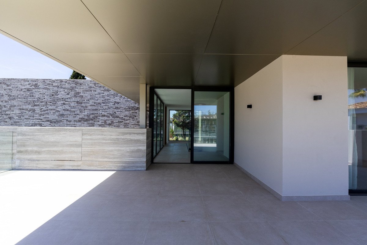 8 Bed Detached Villa in Cortijo Blanco