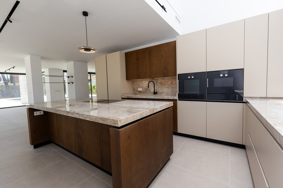 8 Bed Detached Villa in Cortijo Blanco
