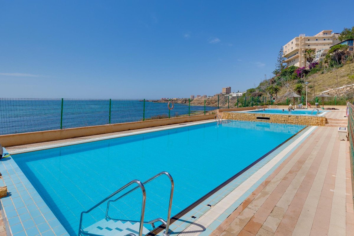 2 Bed Middle Floor Apartment in Torrevieja