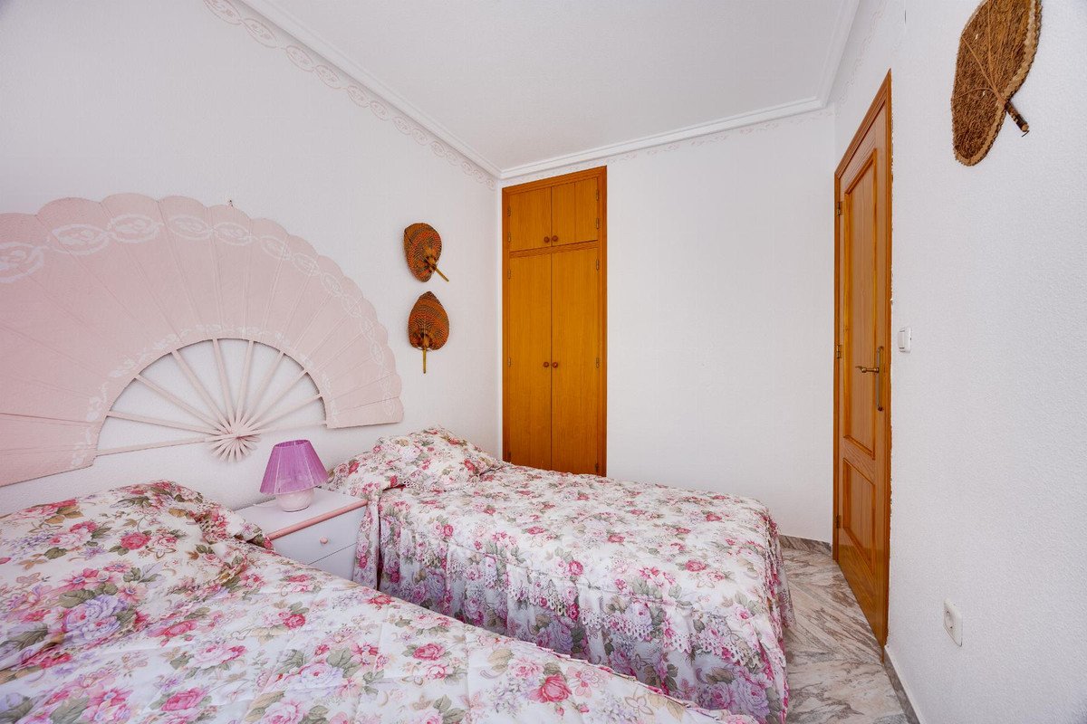 2 Bed Middle Floor Apartment in Torrevieja