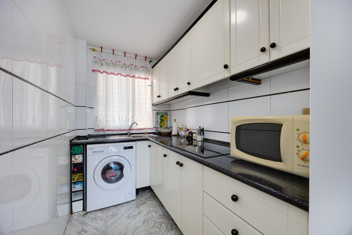 2 Bed Middle Floor Apartment in Torrevieja