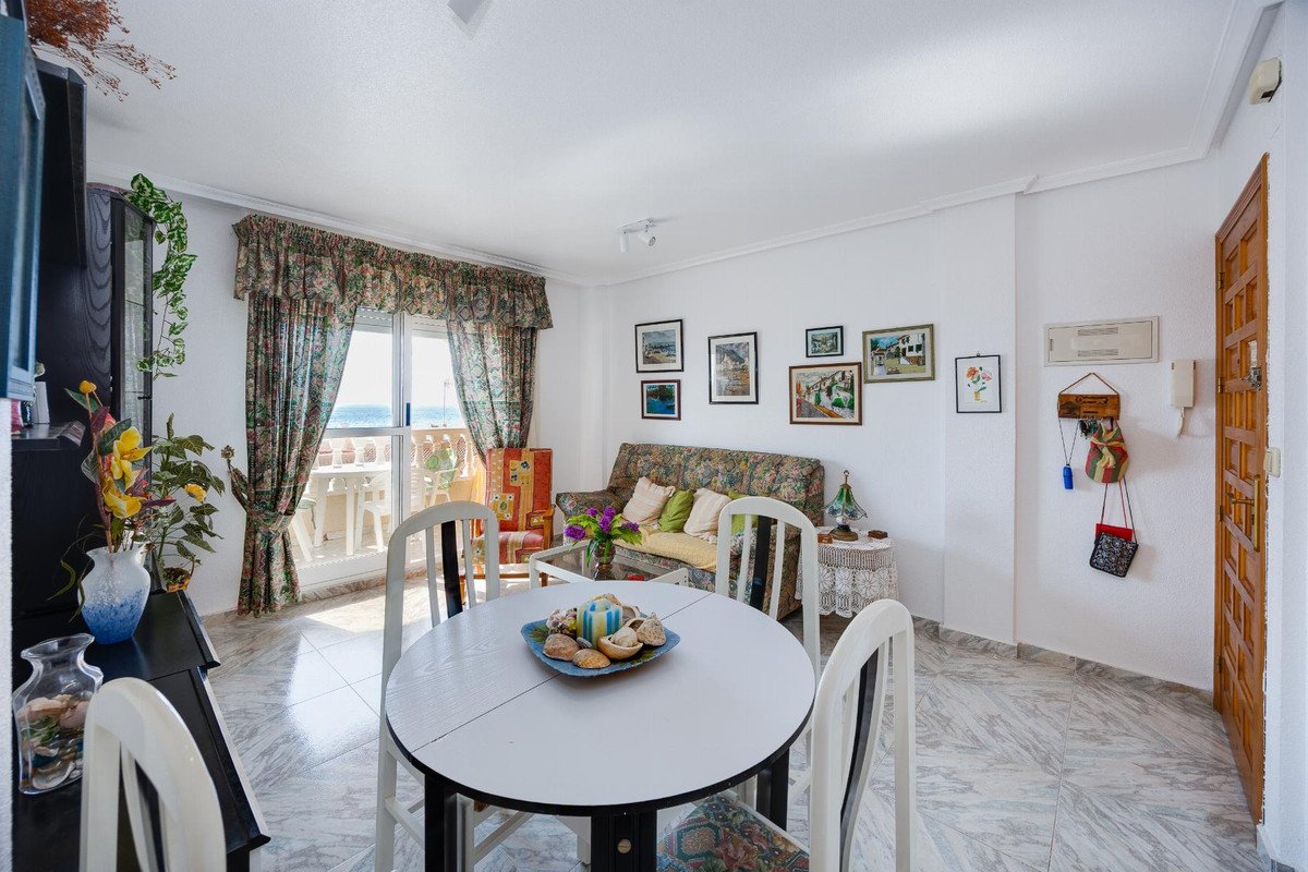 2 Bed Middle Floor Apartment in Torrevieja