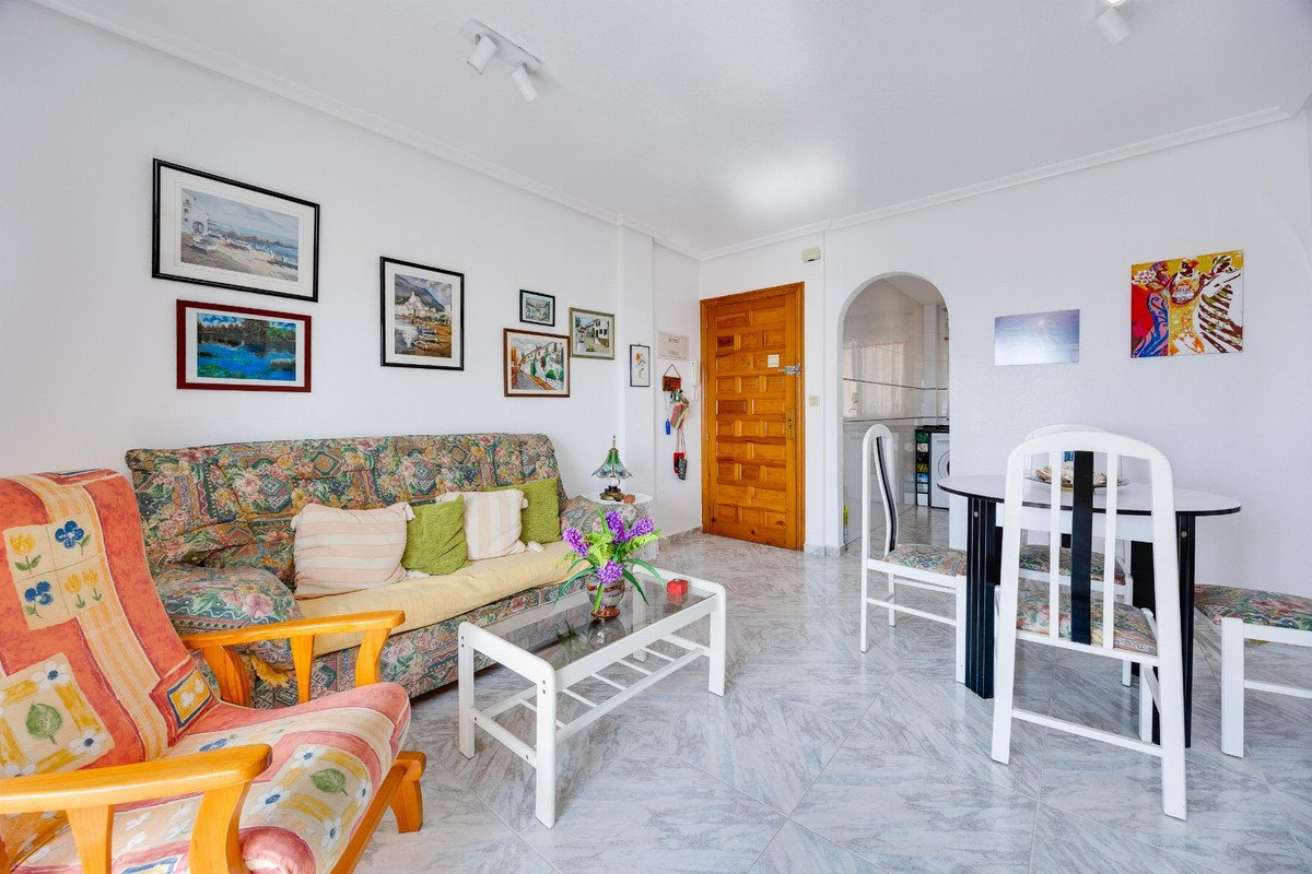 2 Bed Middle Floor Apartment in Torrevieja