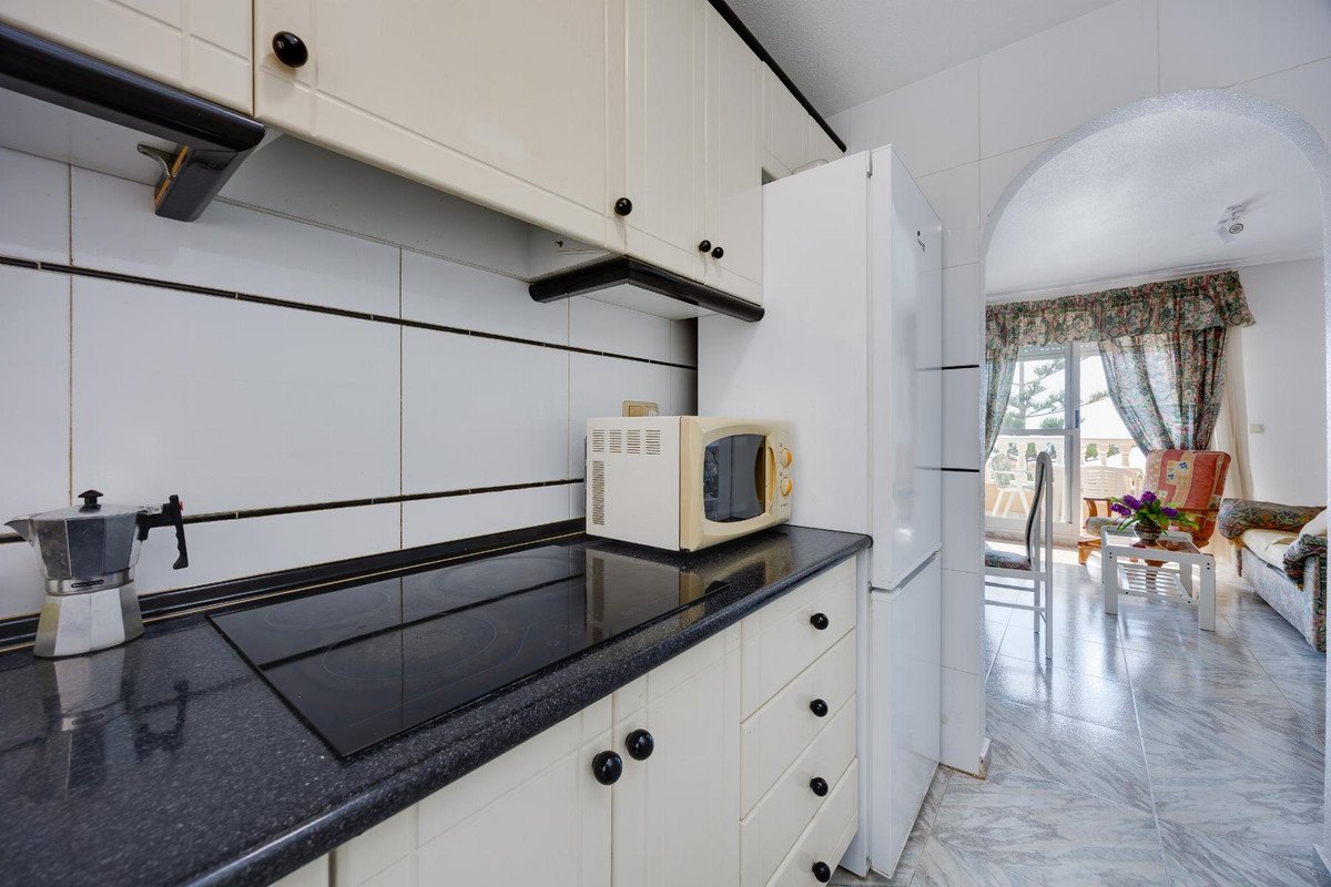 2 Bed Middle Floor Apartment in Torrevieja