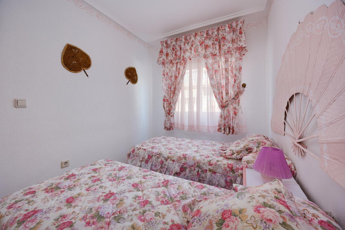 2 Bed Middle Floor Apartment in Torrevieja