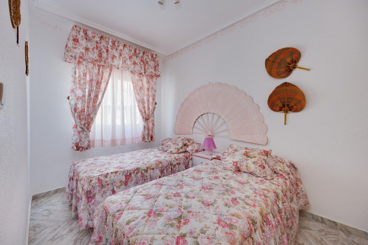 2 Bed Middle Floor Apartment in Torrevieja