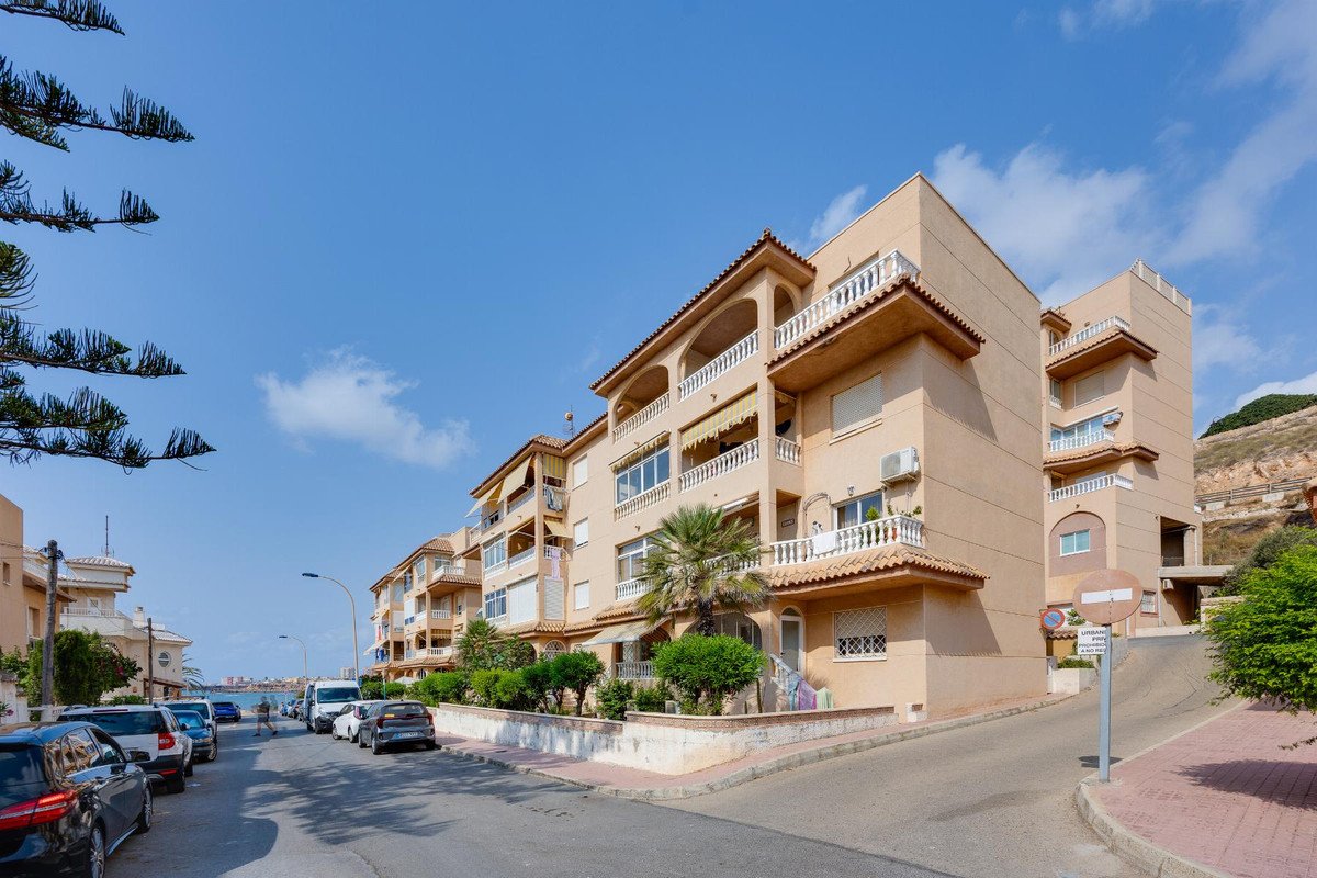2 Bed Middle Floor Apartment in Torrevieja