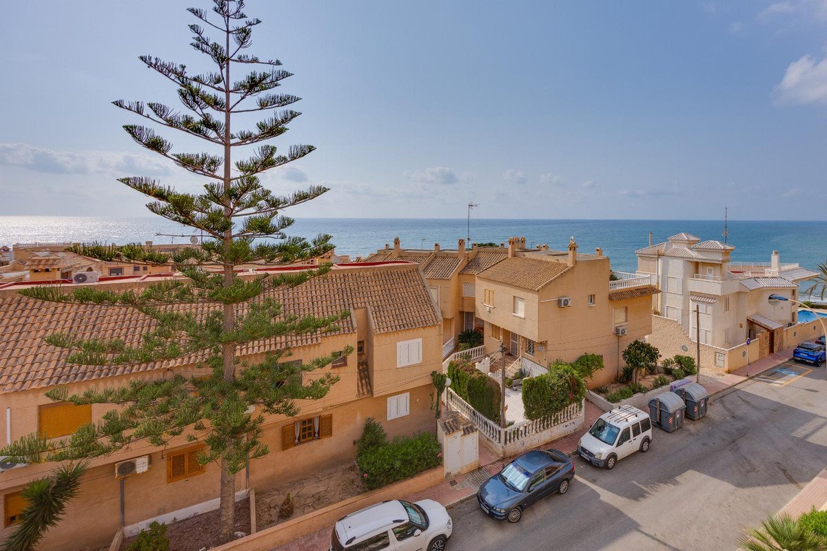 2 Bed Middle Floor Apartment in Torrevieja