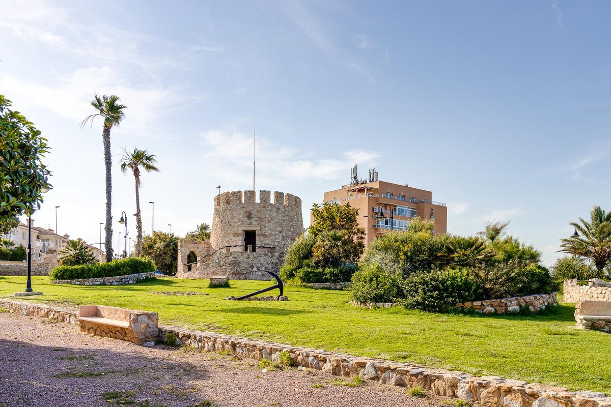 2 Bed Middle Floor Apartment in Torrevieja