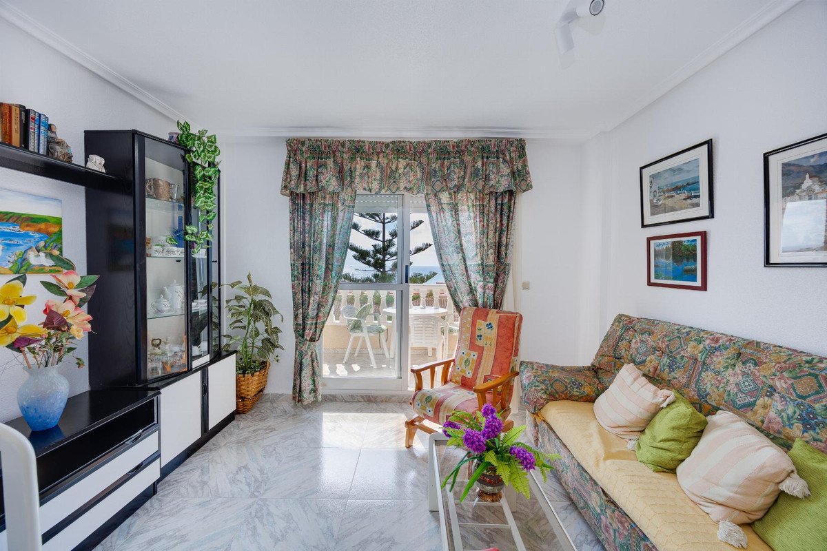 2 Bed Middle Floor Apartment in Torrevieja