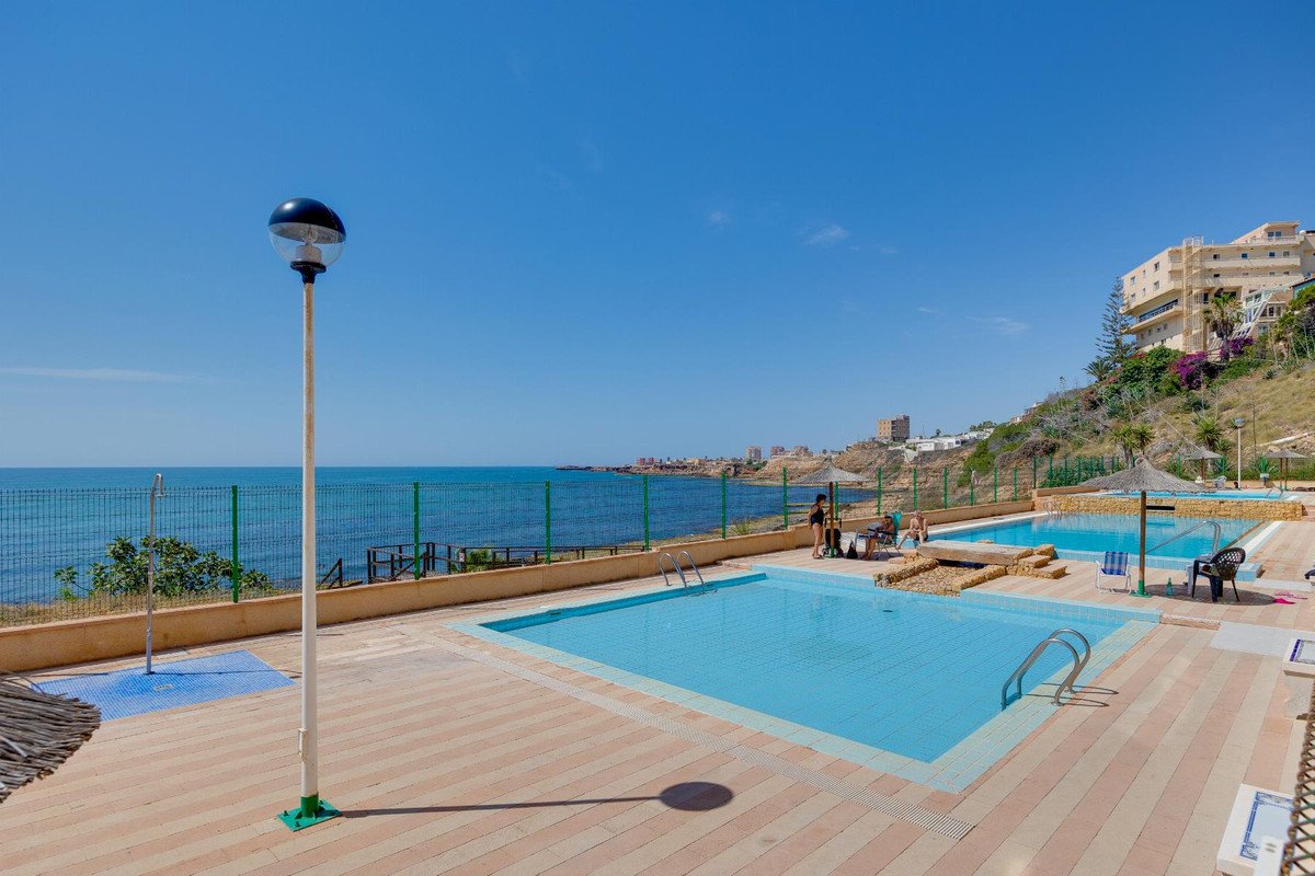 2 Bed Middle Floor Apartment in Torrevieja