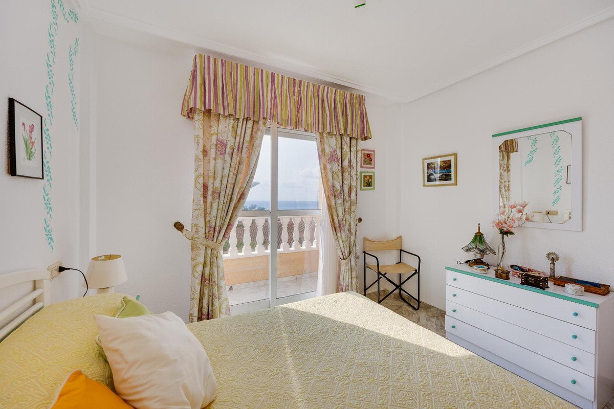 2 Bed Middle Floor Apartment in Torrevieja