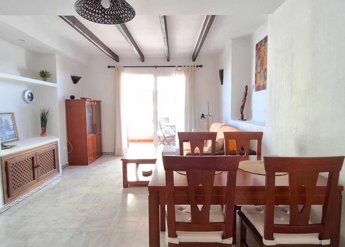 2 Bed Ground Floor Apartment in Playa de los Locos