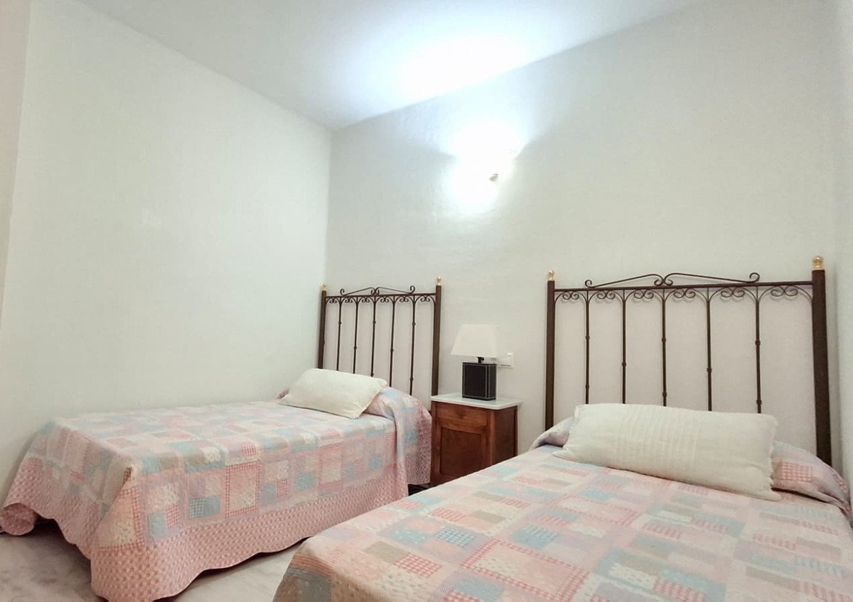 2 Bed Ground Floor Apartment in Playa de los Locos