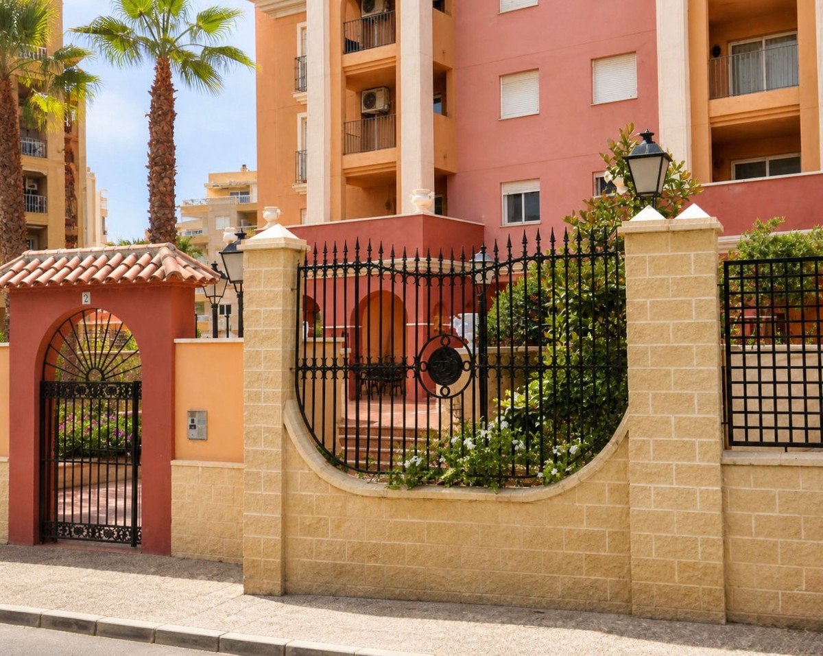 2 Bed Ground Floor Apartment in Playa de los Locos