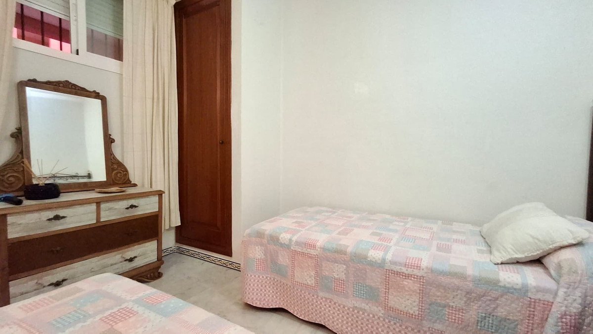 2 Bed Ground Floor Apartment in Playa de los Locos