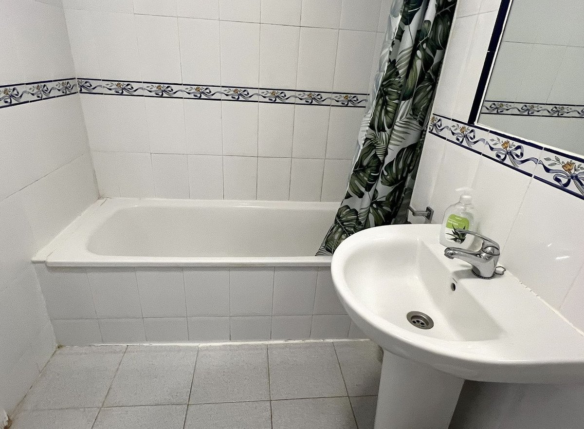 2 Bed Middle Floor Apartment in Riviera del Sol