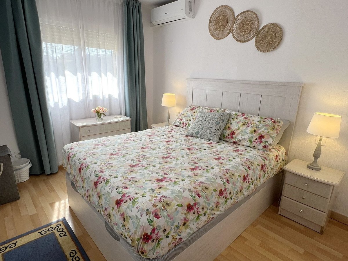 2 Bed Middle Floor Apartment in Riviera del Sol
