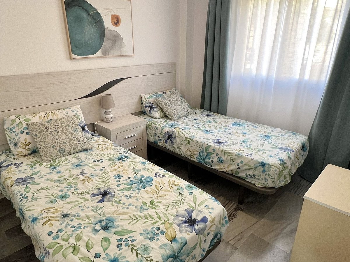 2 Bed Middle Floor Apartment in Riviera del Sol