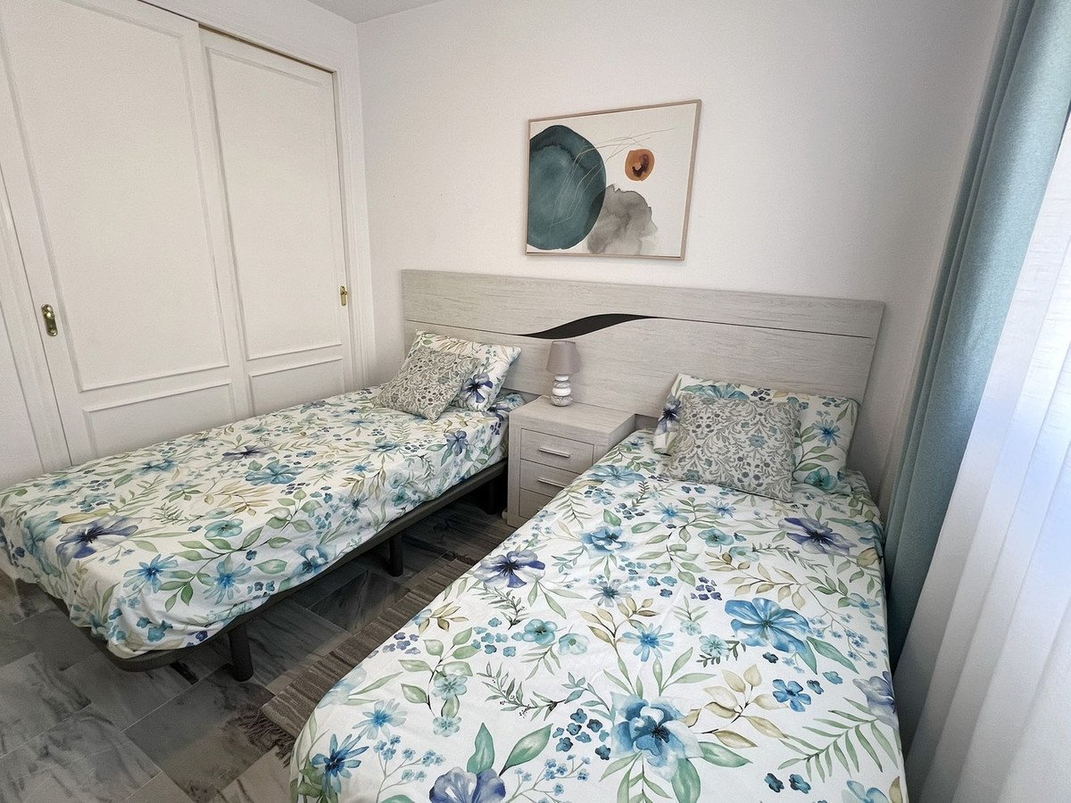 2 Bed Middle Floor Apartment in Riviera del Sol