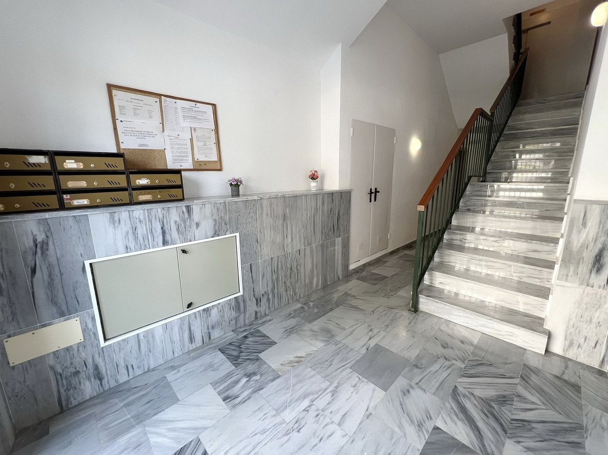 2 Bed Middle Floor Apartment in Riviera del Sol