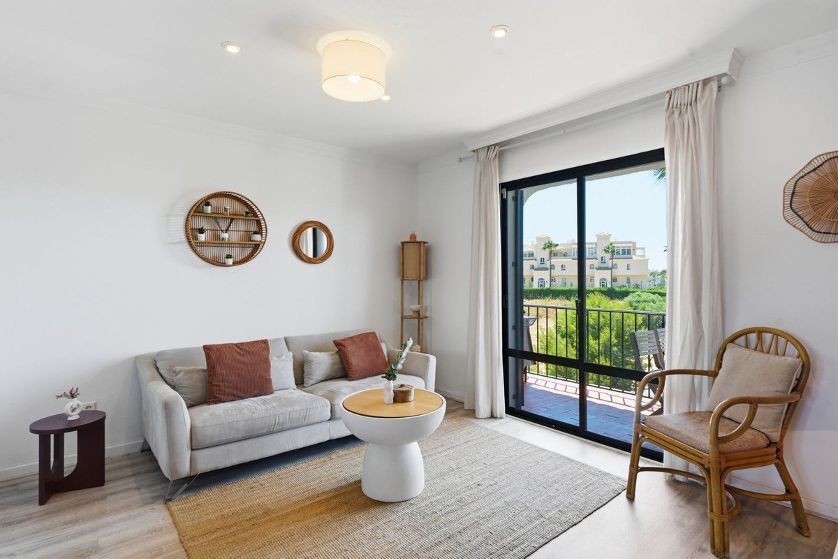 2 Bed Top Floor Apartment in El Chaparral
