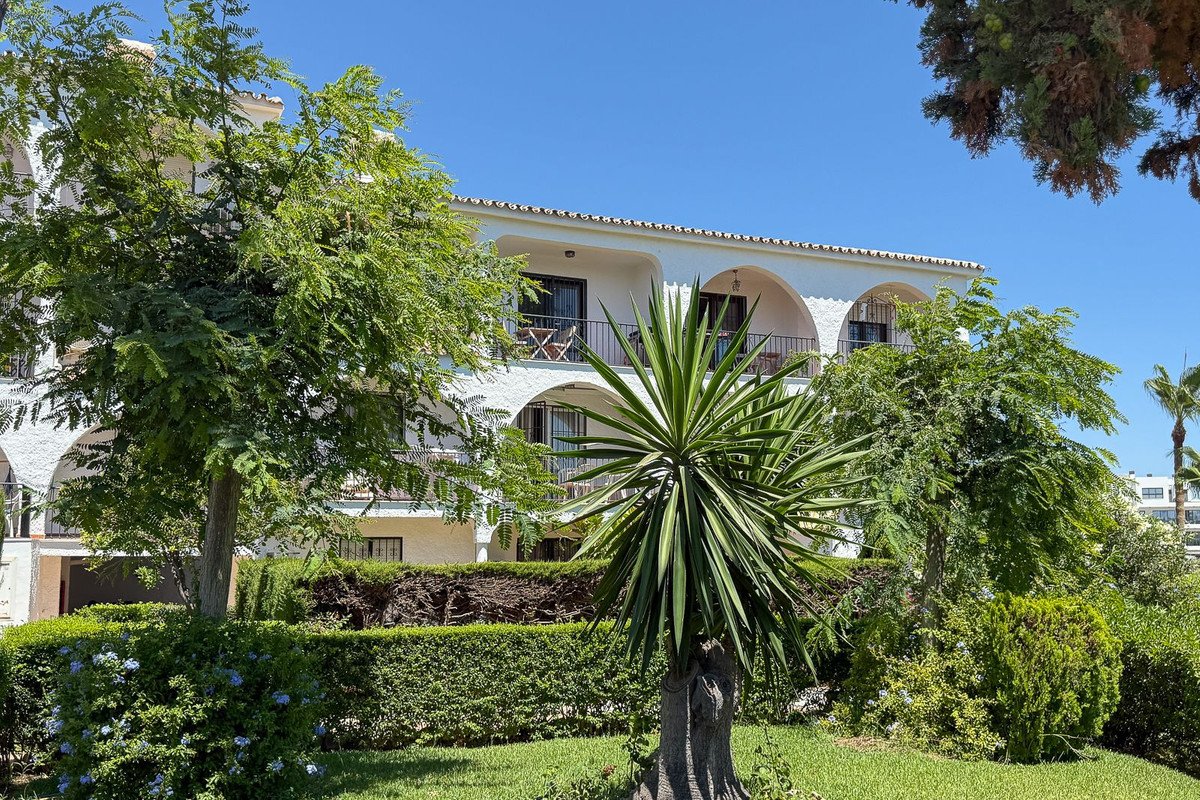 2 Bed Top Floor Apartment in El Chaparral
