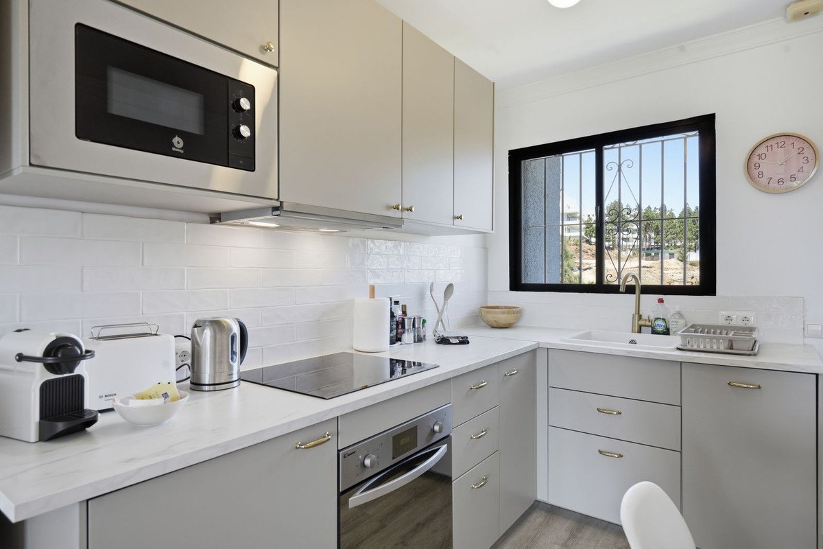 2 Bed Top Floor Apartment in El Chaparral
