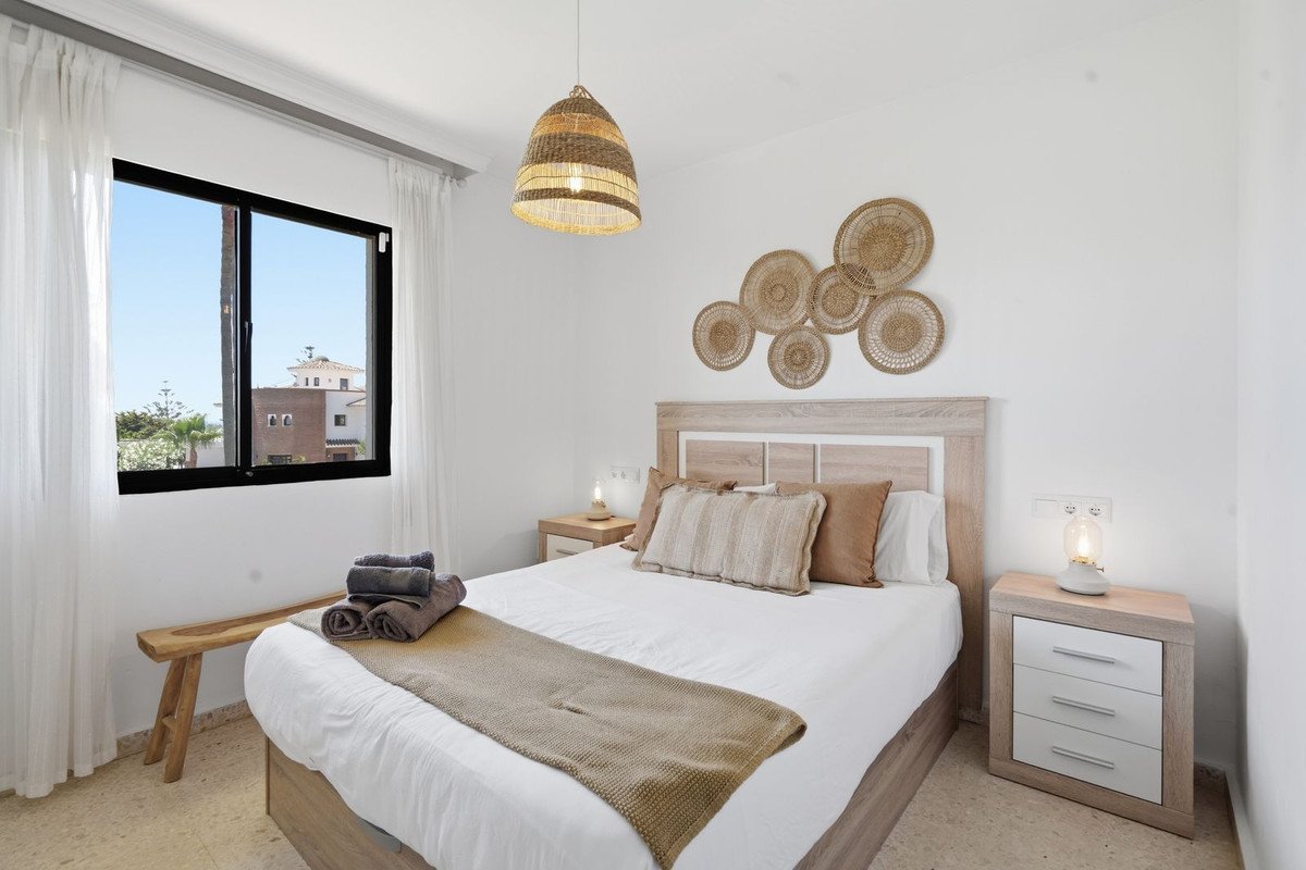 2 Bed Top Floor Apartment in El Chaparral