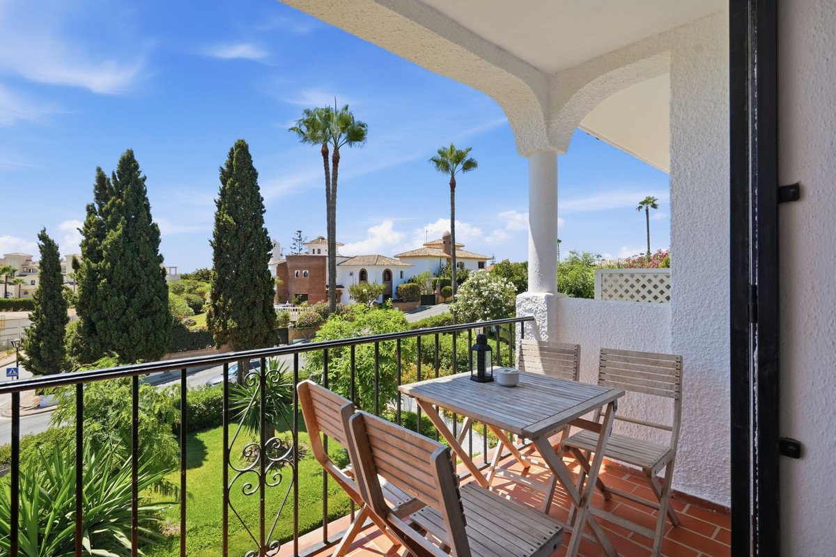 2 Bed Top Floor Apartment in El Chaparral