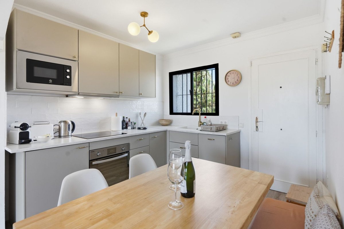 2 Bed Top Floor Apartment in El Chaparral