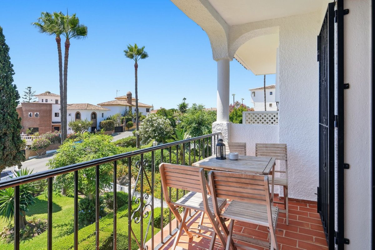 2 Bed Top Floor Apartment in El Chaparral