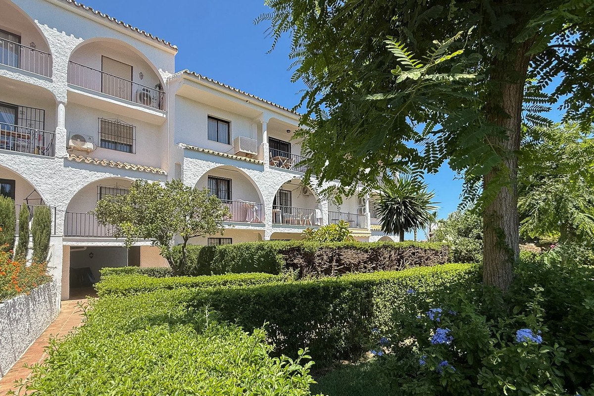 2 Bed Top Floor Apartment in El Chaparral
