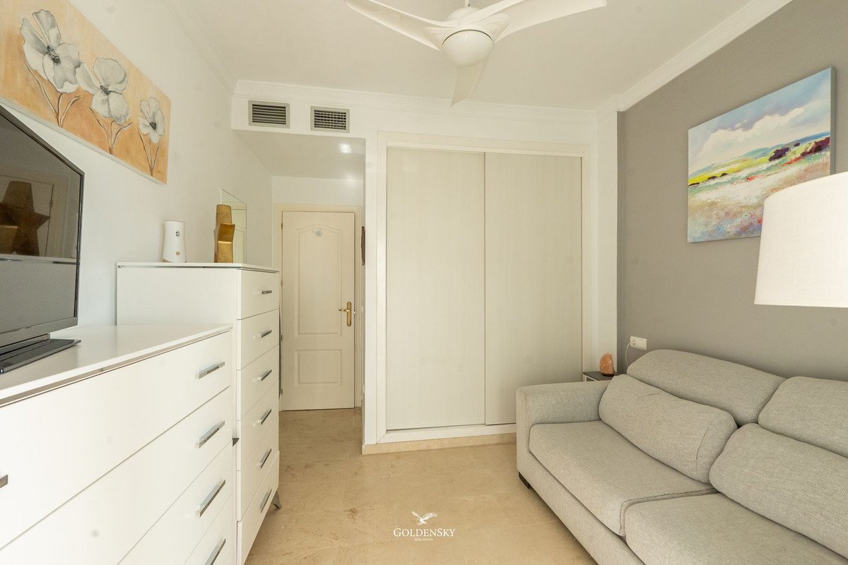 3 Bed Middle Floor Apartment in Riviera del Sol