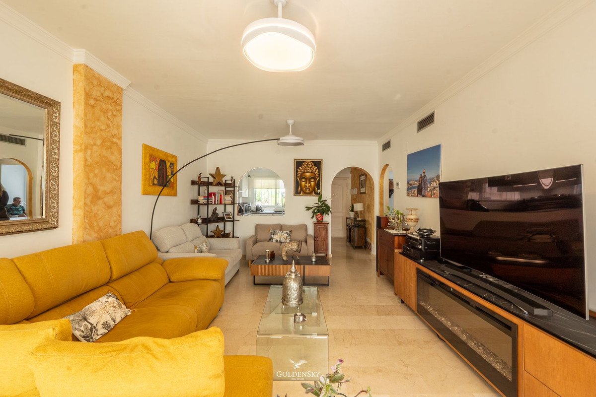 3 Bed Middle Floor Apartment in Riviera del Sol
