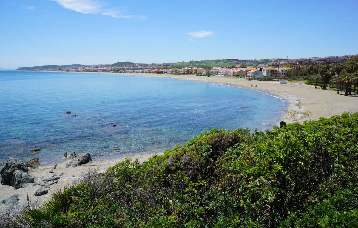 3 Bed Middle Floor Apartment in Casares Playa