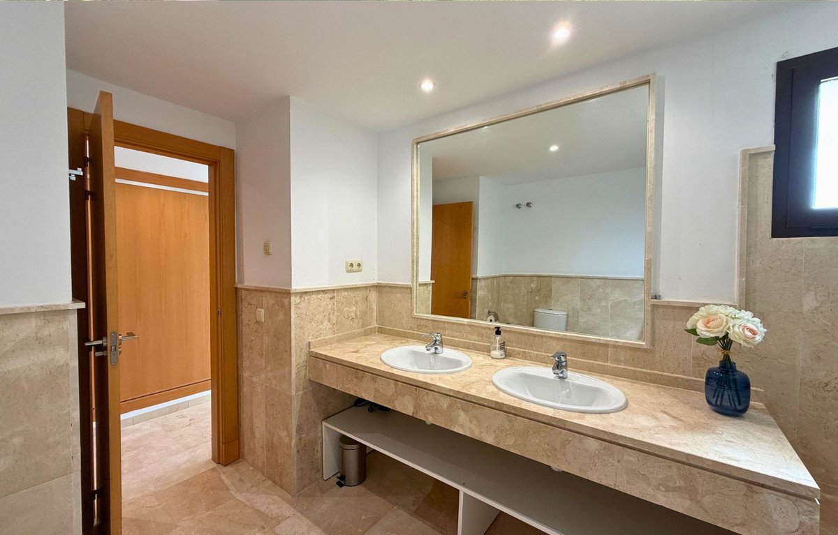 3 Bed Middle Floor Apartment in Casares Playa