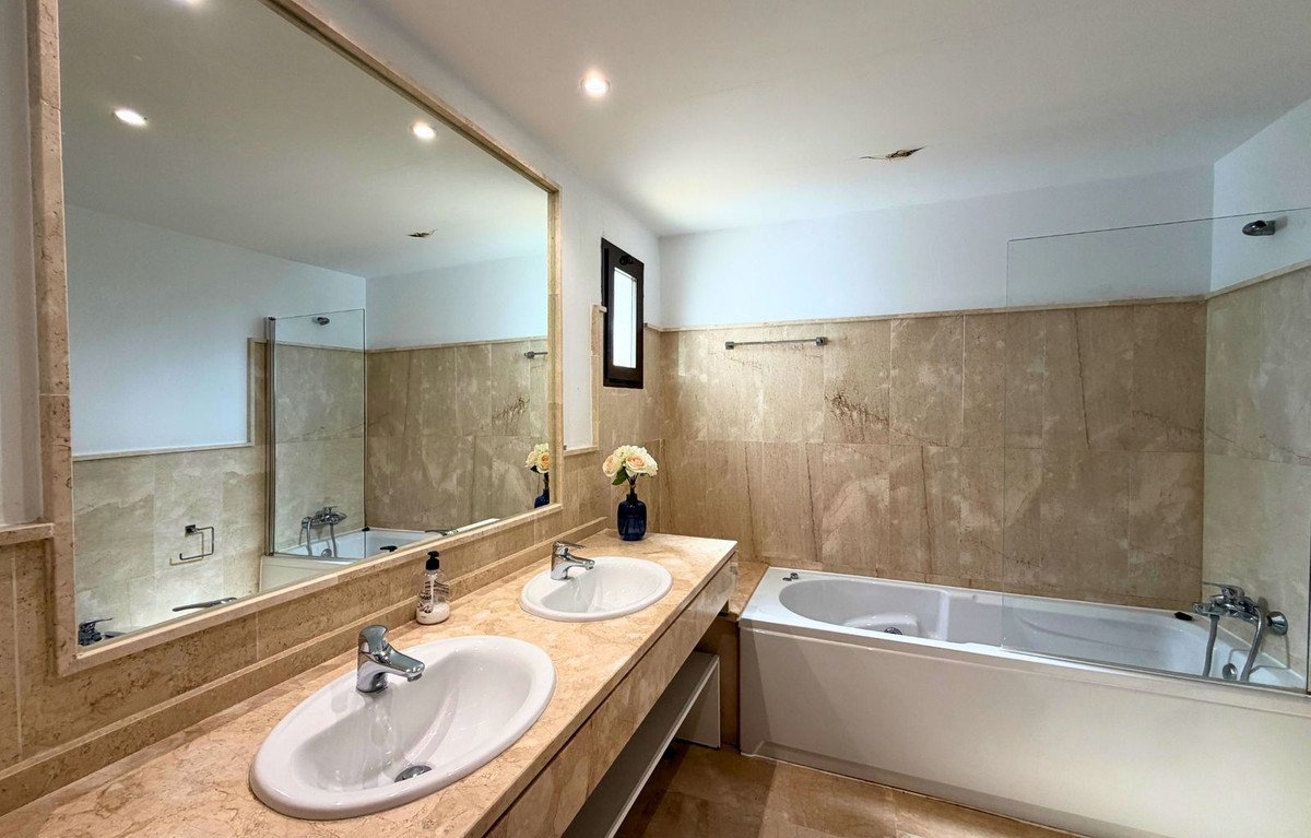 3 Bed Middle Floor Apartment in Casares Playa