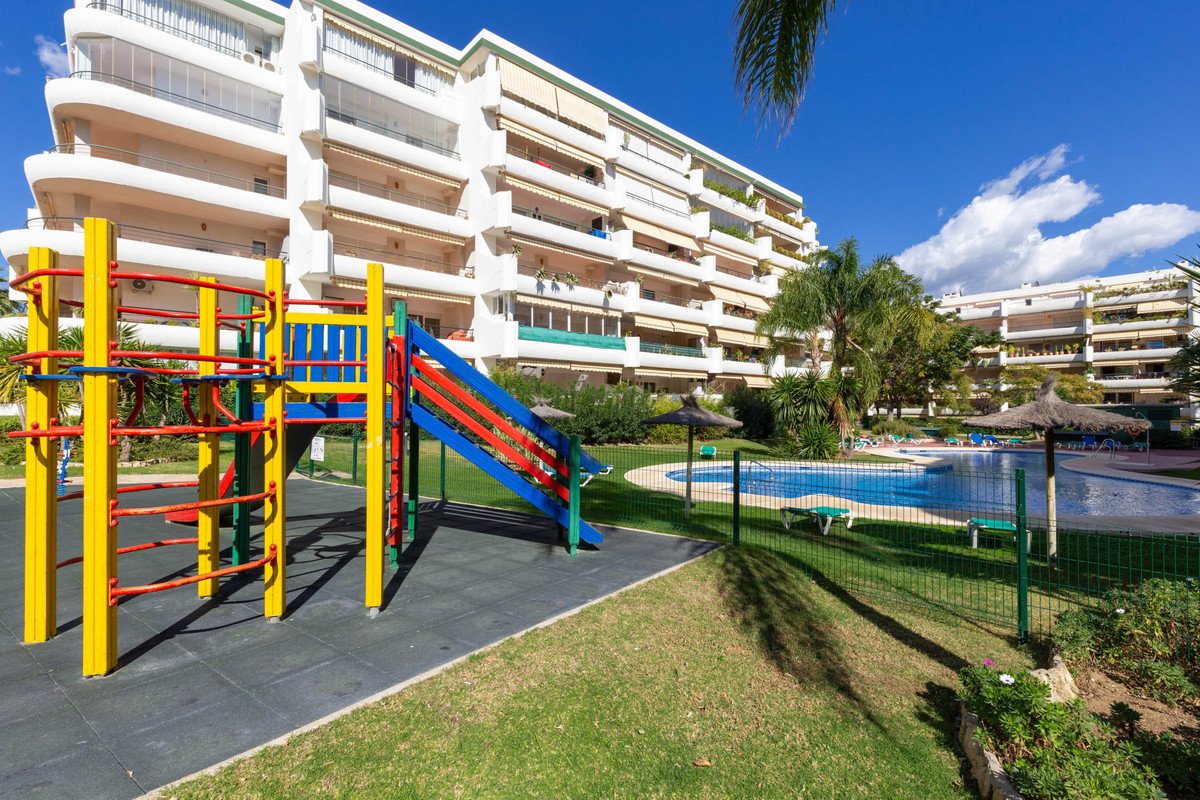 2 Bed Middle Floor Apartment in San Pedro de Alcántara