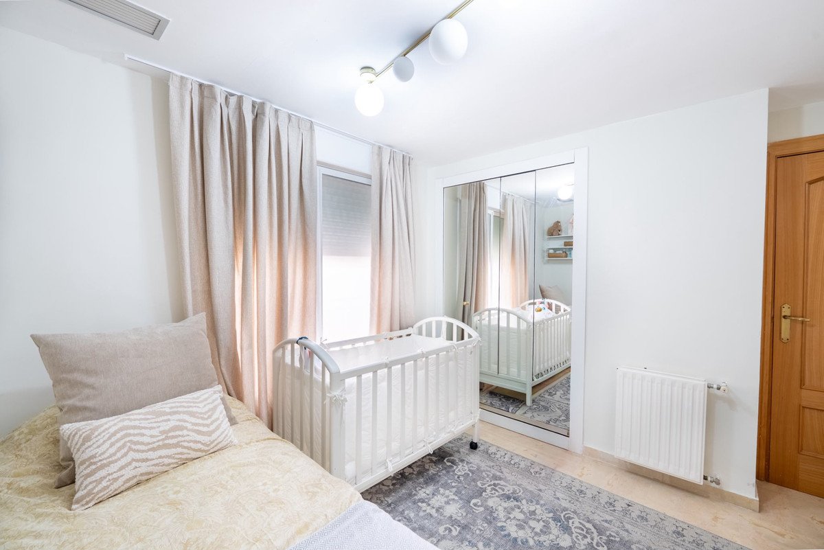 2 Bed Middle Floor Apartment in San Pedro de Alcántara