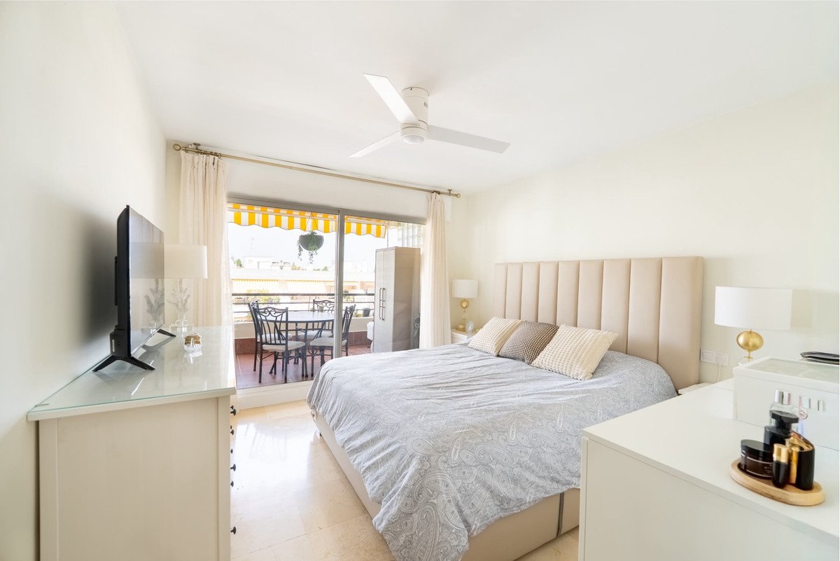 2 Bed Middle Floor Apartment in San Pedro de Alcántara