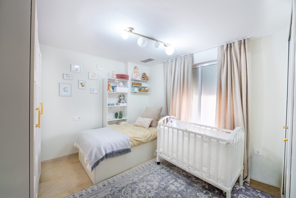 2 Bed Middle Floor Apartment in San Pedro de Alcántara