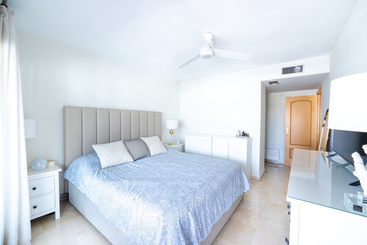 2 Bed Middle Floor Apartment in San Pedro de Alcántara