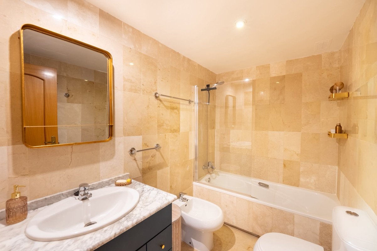 2 Bed Middle Floor Apartment in San Pedro de Alcántara
