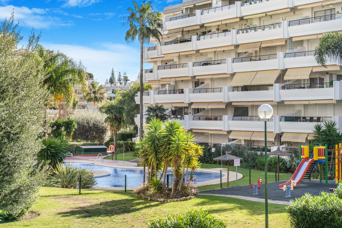 2 Bed Middle Floor Apartment in San Pedro de Alcántara