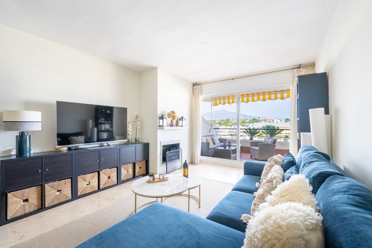 2 Bed Middle Floor Apartment in San Pedro de Alcántara