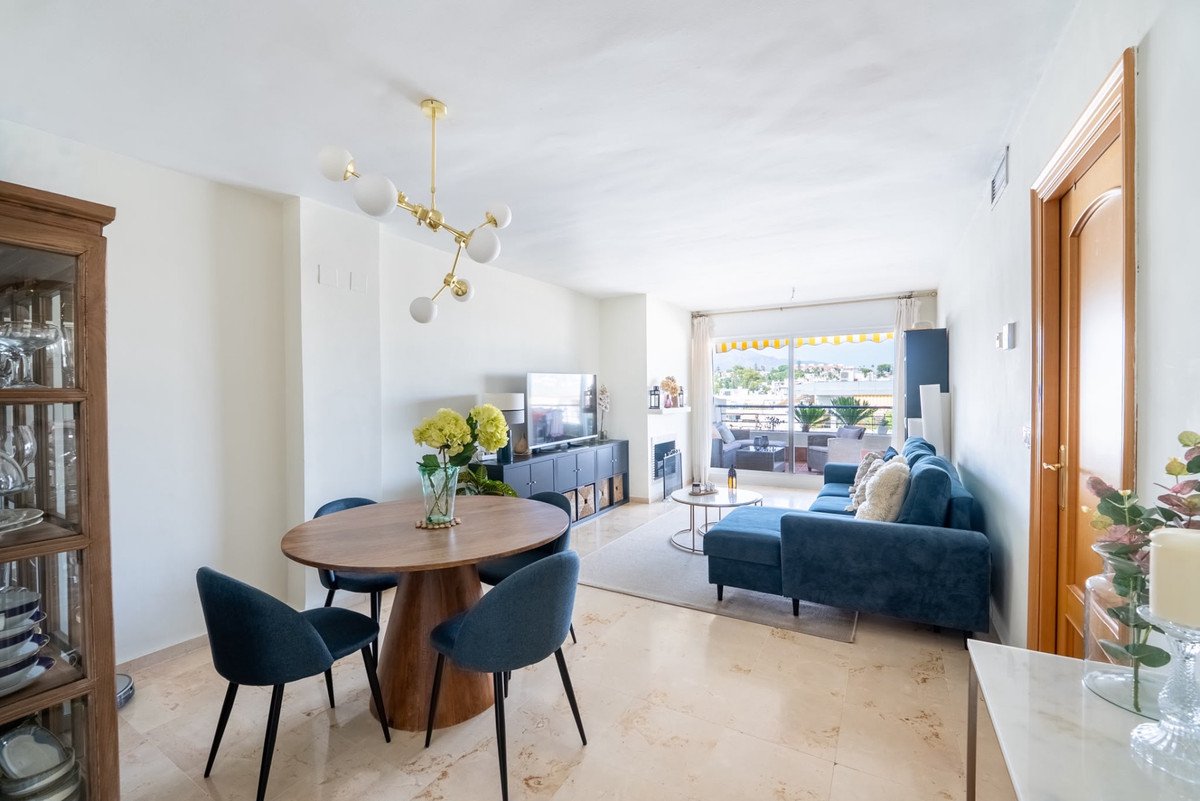 2 Bed Middle Floor Apartment in San Pedro de Alcántara