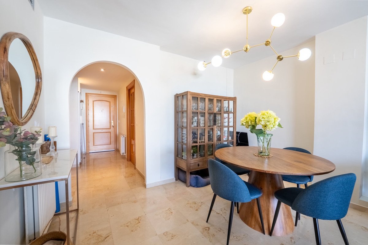 2 Bed Middle Floor Apartment in San Pedro de Alcántara