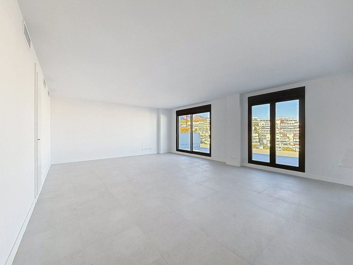 3 Bed Top Floor Apartment in Estepona