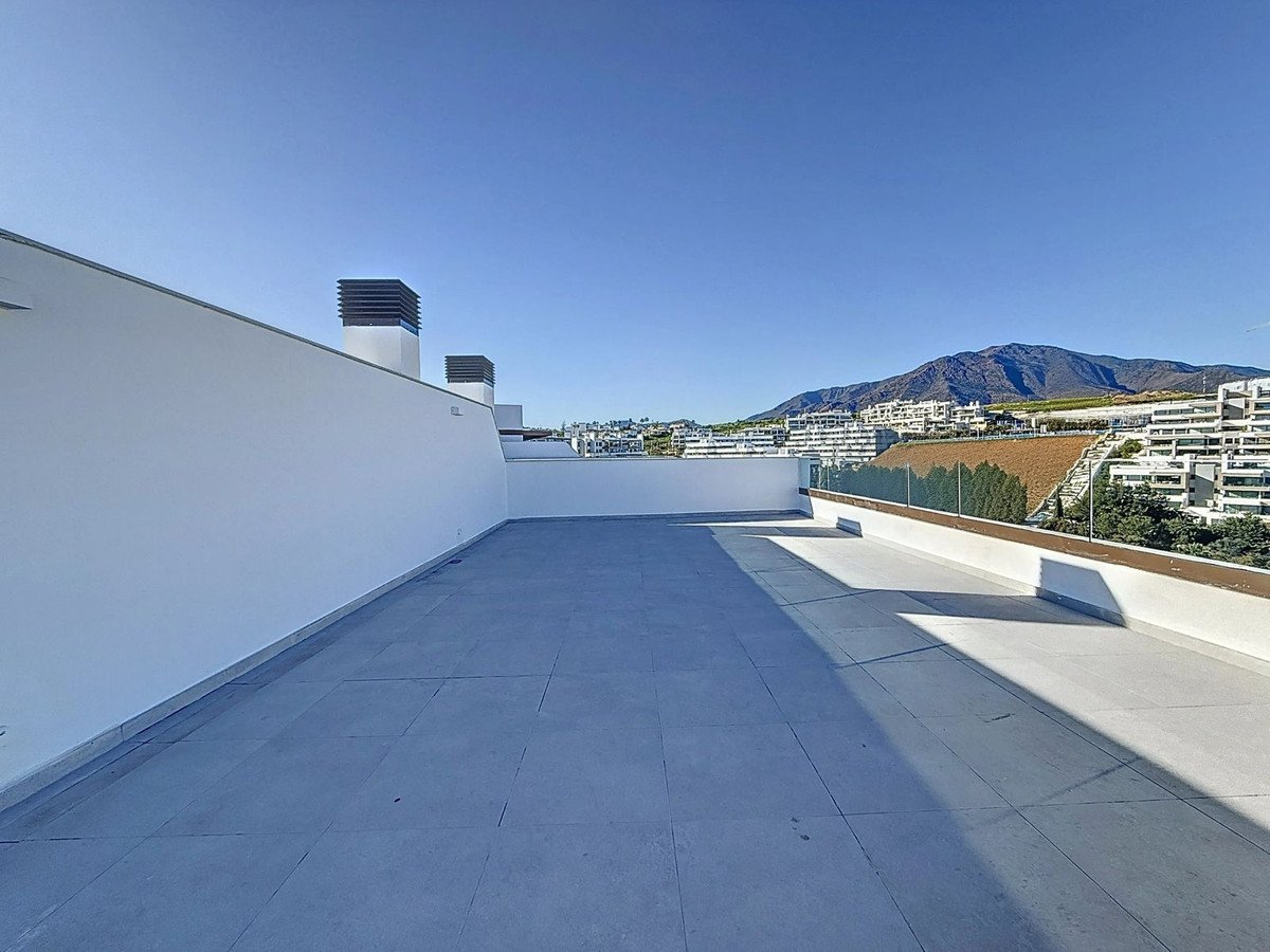 3 Bed Top Floor Apartment in Estepona